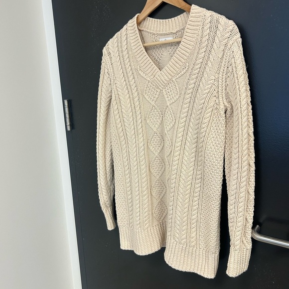 L.L.Bean Signature M cotton cable knit V-Neck sweater in excellent used conditio - Picture 3 of 12